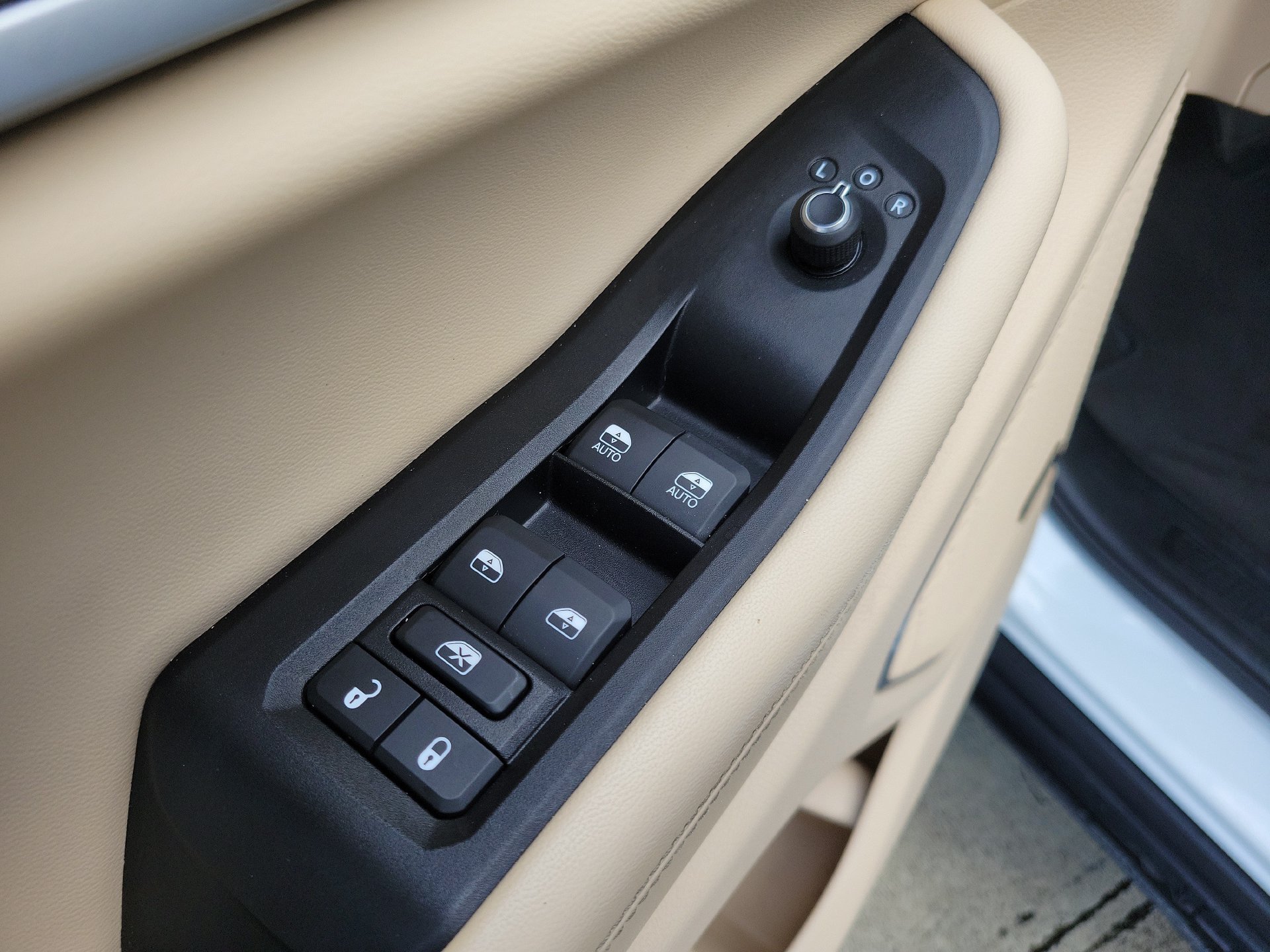 Used 2023 Jeep Grand Cherokee 4WD 4xe image 24