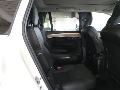 Certified 2024 Volvo XC40 B5 Ultimate w/ Protection Package Premier AWD/4WD image 12