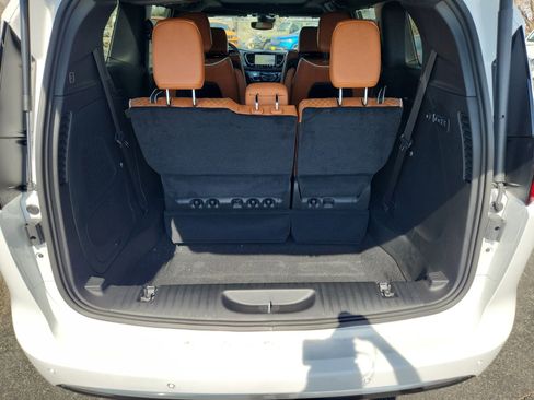 New 2026 Chrysler Pacifica Pinnacle image 16