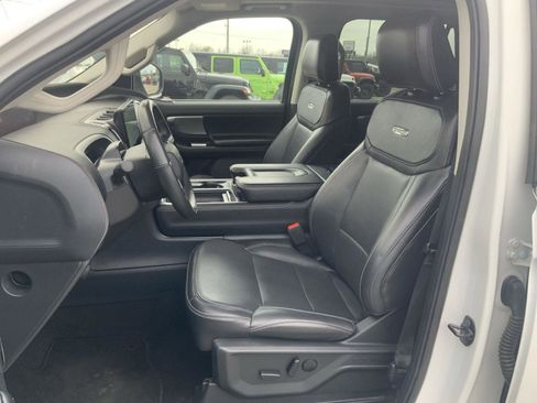 Used 2025 Ford Expedition Platinum image 27