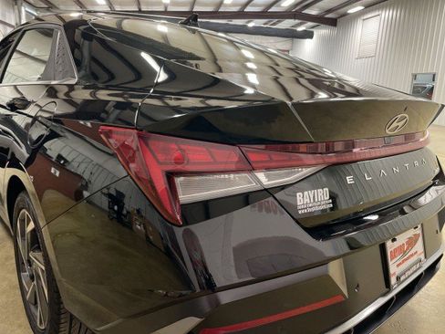 Used 2024 Hyundai Elantra Limited image 27