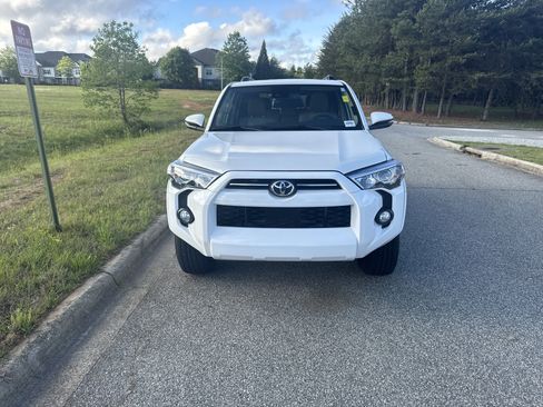 Used 2020 Toyota 4Runner SR5 Premium w/ Moonroof Package AWD/4WD image 3