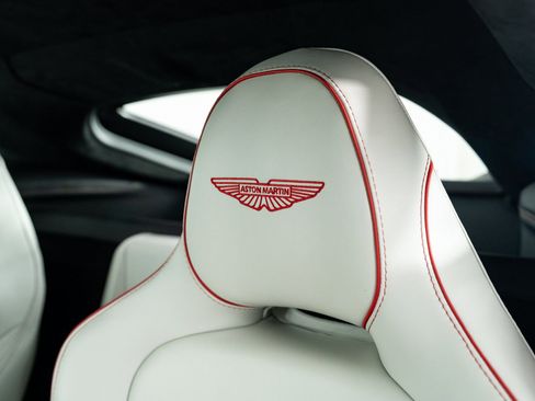 Used 2025 Aston Martin V8 Vantage Coupe RWD image 17