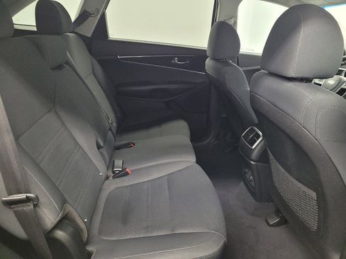 Used 2019 Kia Sorento FWD V6 image 19