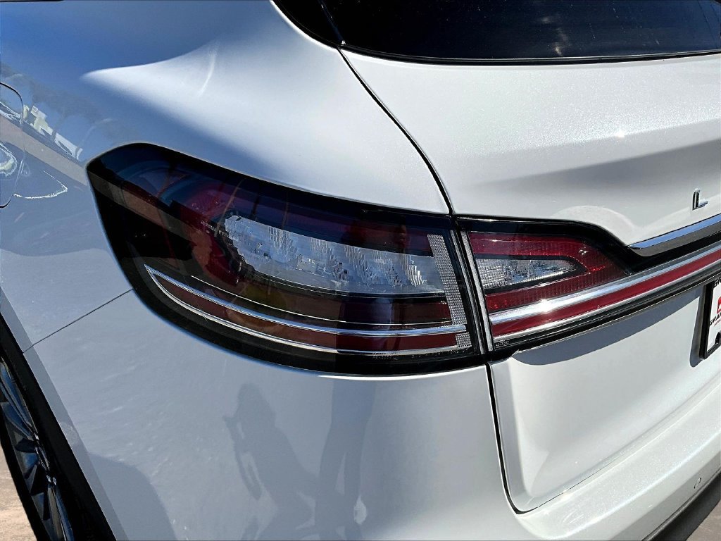 Used 2022 Lincoln Nautilus FWD w/ Premium Package image 23