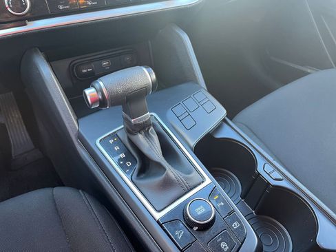 Used 2025 Kia Sportage LX image 41