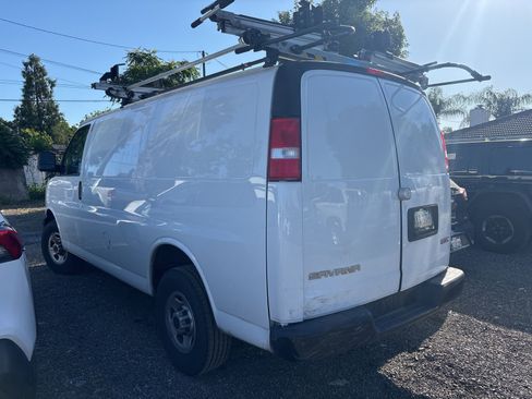 Used 2022 GMC Savana 2500 w/ Driver Convenience Package RWD image 3