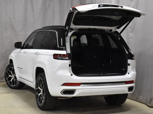 New 2025 Jeep Grand Cherokee Summit image 32