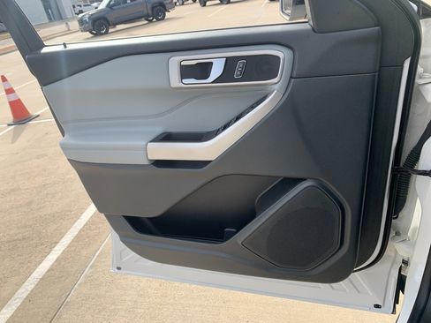 Used 2024 Ford Explorer XLT w/ Equipment Group 202A image 15