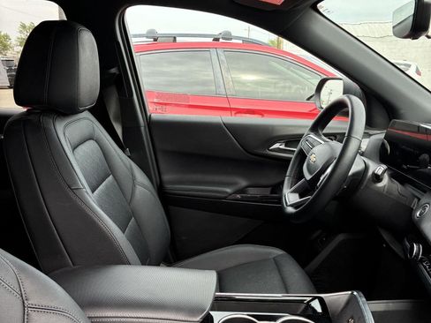 Used 2025 Chevrolet Equinox LT w/ Convenience Package II image 8