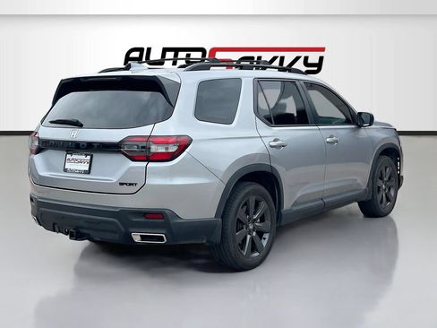 Used 2025 Honda Pilot Sport image 7