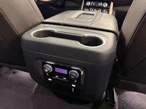 Used 2022 GMC Yukon XL Denali w/ Denali Premium Package RWD image 31