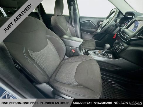 Used 2021 Jeep Cherokee Latitude image 26