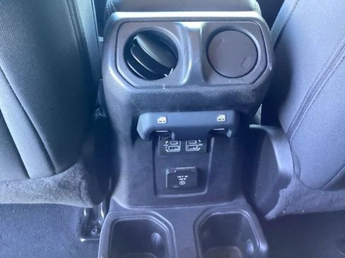 Used 2020 Jeep Wrangler Unlimited Sahara AWD/4WD image 18