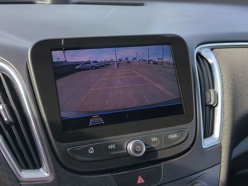 Used 2019 Chevrolet Malibu LT image 17