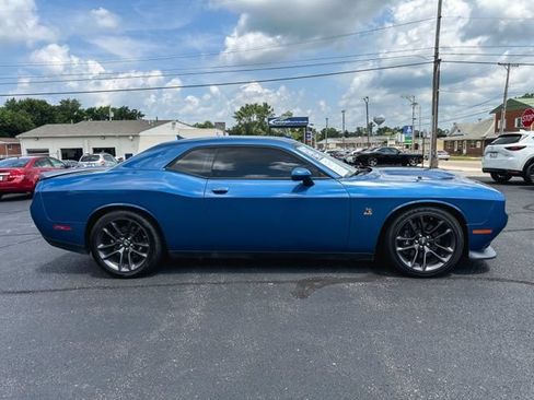 Used 2022 Dodge Challenger R/T Scat Pack RWD image 9