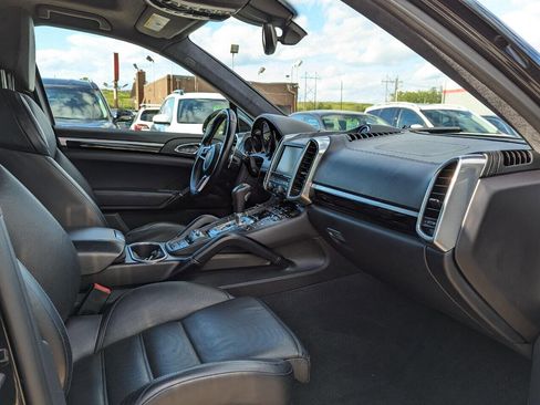 Used 2016 Porsche Cayenne Turbo S image 20