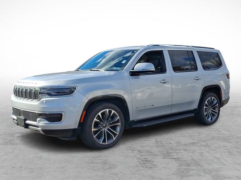 Used 2022 Jeep Wagoneer Series III w/ Flexible Seating Group image 3