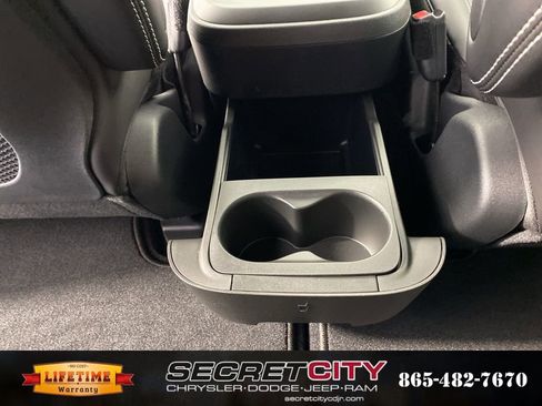 New 2026 Chrysler Pacifica Select image 30