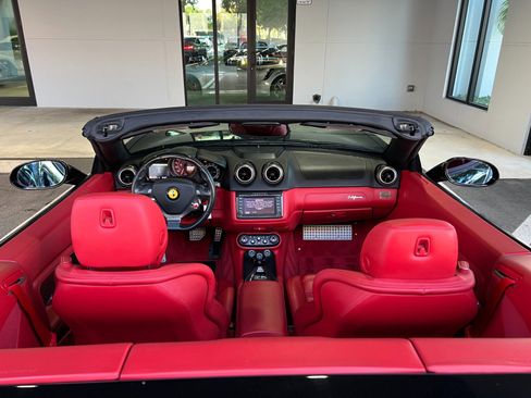 Used 2013 Ferrari California RWD image 31