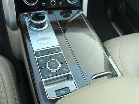 Used 2020 Land Rover Range Rover HSE image 16
