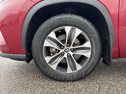 Certified 2021 Toyota Highlander XLE image 6
