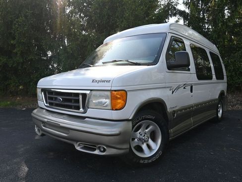 Used 2006 Ford E-150 and Econoline 150 RWD image 1