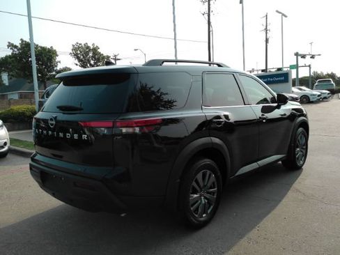 Used 2025 Nissan Pathfinder SV FWD image 6