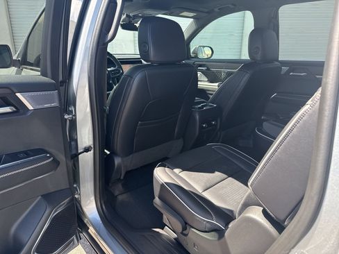 Used 2024 GMC Acadia Denali w/ Super Cruise Package AWD/4WD image 16