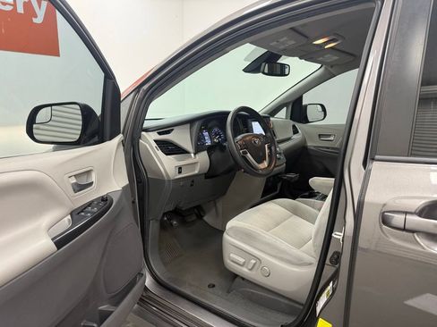 Used 2020 Toyota Sienna LE FWD image 10