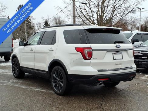 Used 2018 Ford Explorer XLT w/ XLT Appearance Package image 8