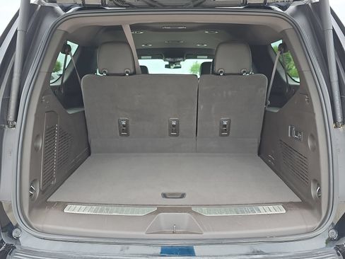 Used 2024 GMC Yukon XL Denali AWD/4WD image 31
