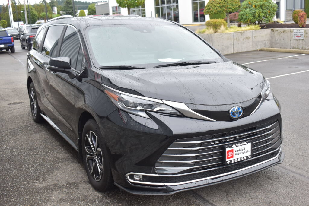 Certified 2025 Toyota Sienna Platinum AWD/4WD image 3