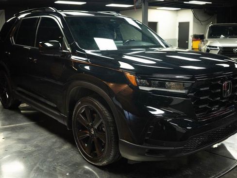 Used 2025 Honda Pilot Black Edition image 5