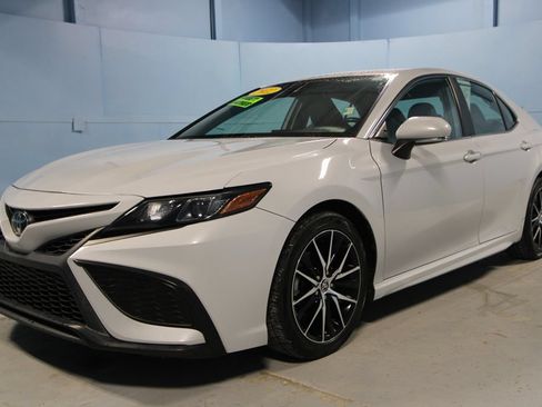 Used 2022 Toyota Camry SE w/ Convenience Package FWD image 24