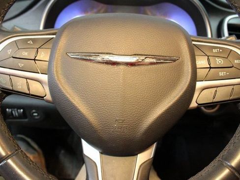 Used 2016 Chrysler 200 Limited FWD image 19