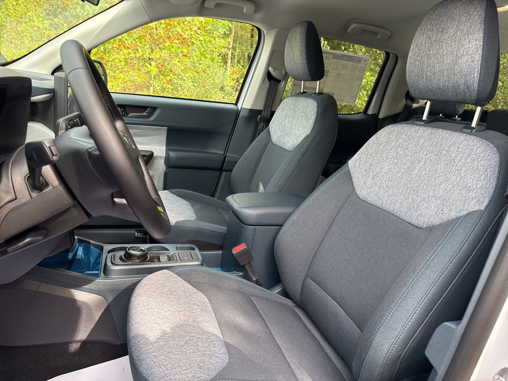 New 2025 Ford Maverick XLT w/ XLT Luxury Package FWD image 16