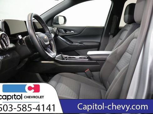 Used 2025 Chevrolet Equinox LT AWD/4WD image 13