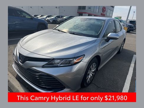 Used 2020 Toyota Camry LE image 1