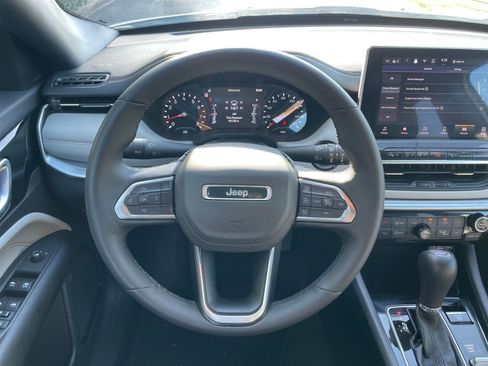 Used 2025 Jeep Compass Limited AWD/4WD image 29