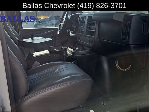 Used 2018 Chevrolet Express 2500 w/ Driver Convenience Package RWD image 28