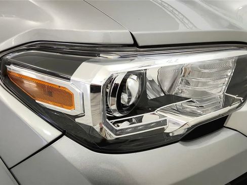 Used 2023 Toyota Tacoma TRD Sport image 14