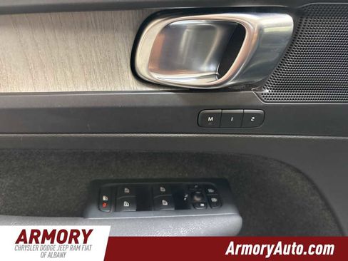 Used 2023 Volvo XC40 B5 Core w/ Convenience Package image 8