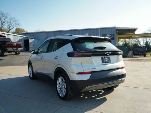 Used 2023 Chevrolet Bolt EUV LT image 4