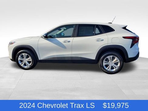 Certified 2024 Chevrolet Trax LS w/ Driver Confidence Package FWD image 2