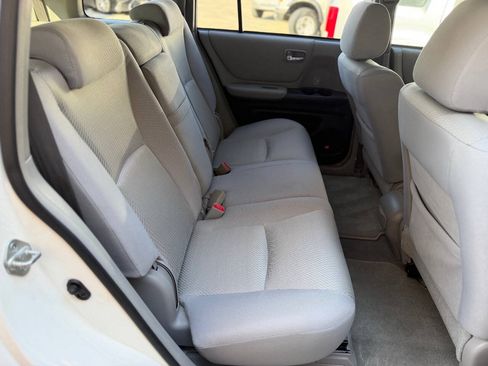 Used 2006 Toyota Highlander Sport w/ Towing Prep Pkg FWD image 17