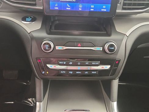 Used 2020 Ford Explorer XLT w/ Equipment Group 202A image 17