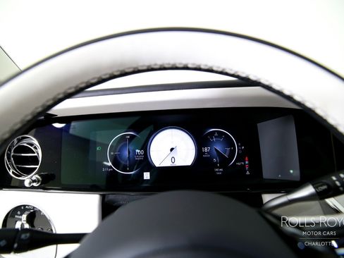 Used 2026 Rolls-Royce Cullinan image 13