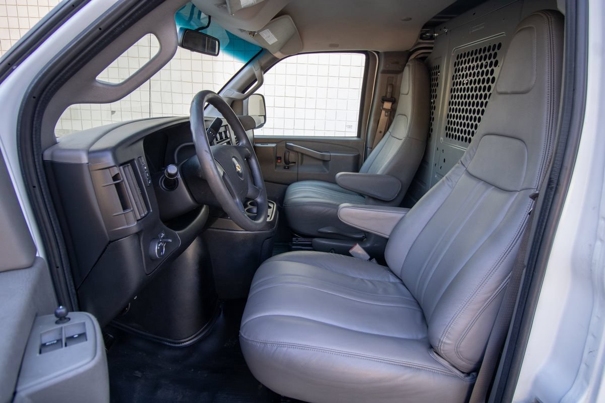 Used 2018 Chevrolet Express 2500 RWD image 13