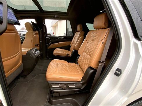 Used 2021 Cadillac Escalade Sport w/ Driver Assist Tech Package image 19